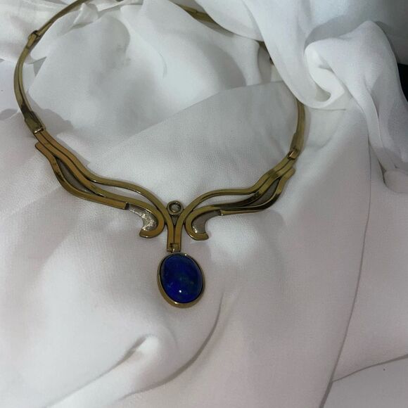 Elegant Hecho A Mano Gold Necklace with beautiful dark Blue Lapis Pendant - Picture 9 of 13